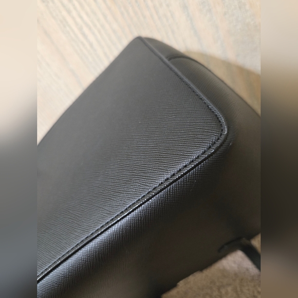 Kate Spade Large FlashGlitter. Retail$359 Like new - Picture 9 of 16